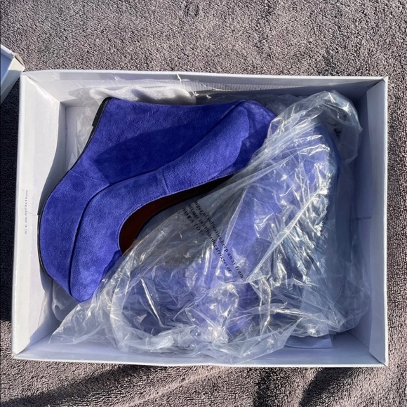Blue Suede Steve Madden Wedges - Picture 7 of 8